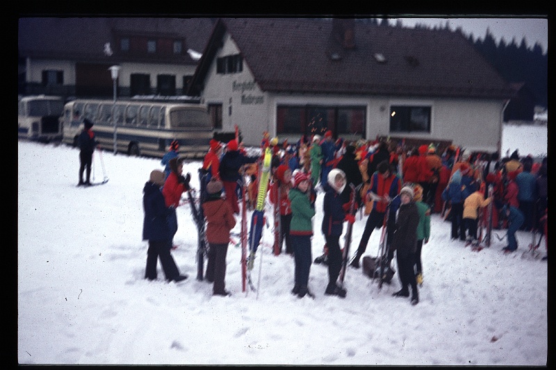 05.Engelmar dec 1974 Brigitte,Marion,Peter.JPG